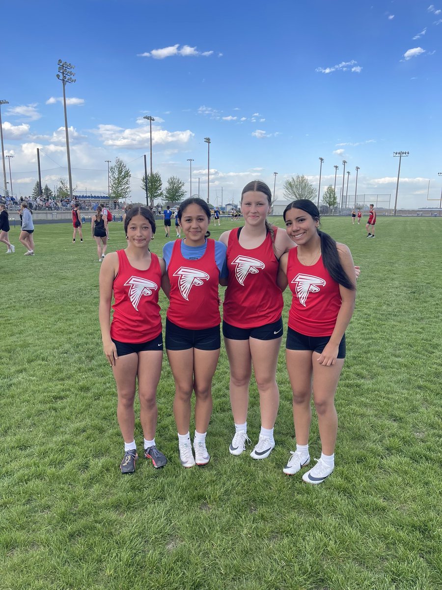 WestSiouxTrack's tweet photo. 3rd Place 4x200! https://t.co/YK1Xx8Z0L5