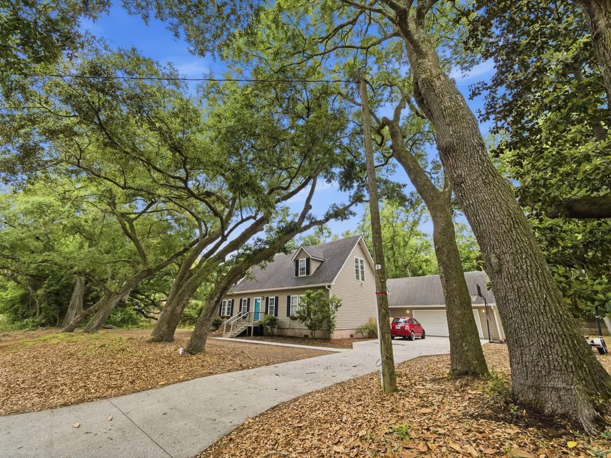 New listing in Mt. Pleasant!  

Open House - This Saturday - 10am- 2pm

🏡💫 1519 Rifle Range Rd in Mount Pleasant is calling your name. This move-in ready home boasts 4 bedrooms, 2.5 baths, an inviting open concept, and a first-floor owner’s suite with a walk-in closet. Love the