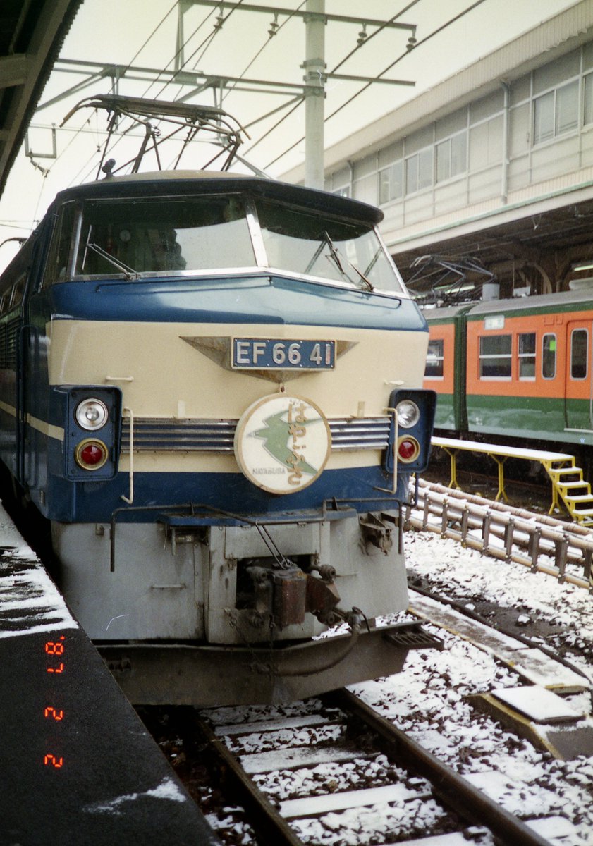 muratakec's tweet photo. 学生時代に撮影した1987年2月2日の東京駅

乱雑に保管している、ネガの取込中 https://t.co/vrbhoxKSIj