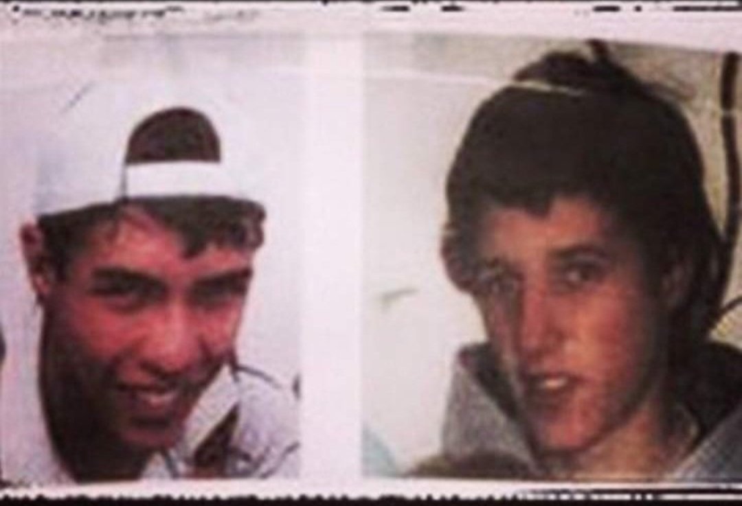 andysilva1984's tweet photo. Un 8 de mayo de 2009 fueron asesinados los adolescentes de 15 y 17 años en la previa de un partido entre 25 de Agosto y Nacional en la cancha de Aguada.
Ni es necesario decir quienes fueron los autores.
Que en paz dencansen Rodrigo Barrios y Rodrigo Nuñez. https://t.co/LKEwiPPp1T