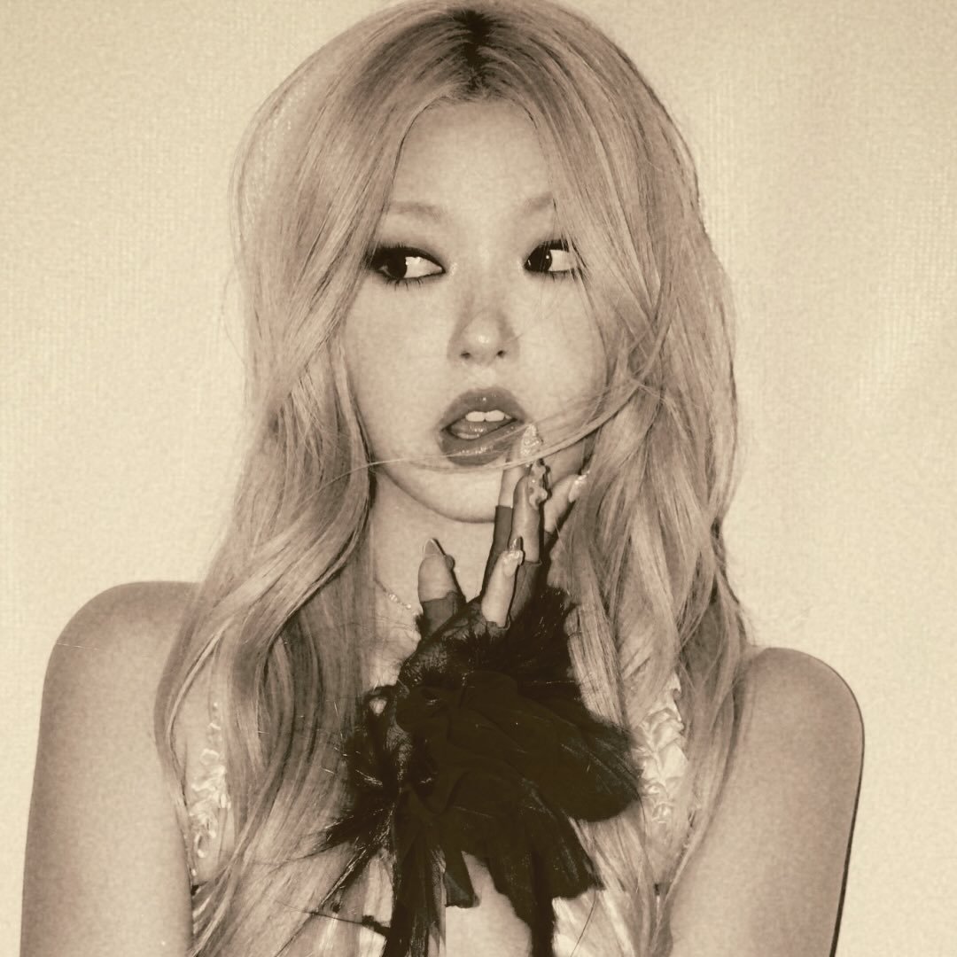 don’t you just love it when yoonchae does THAT pose