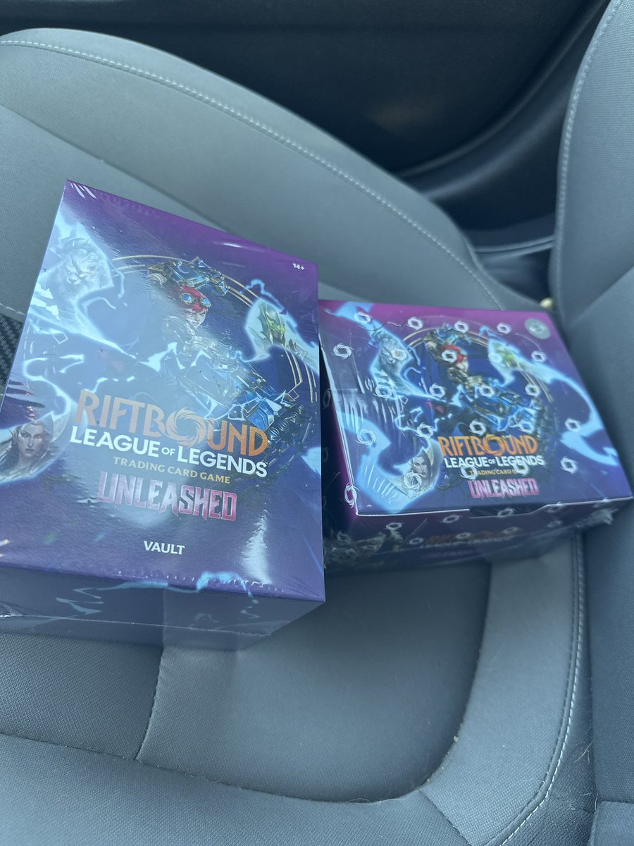 lancelothahn's tweet photo. Have you ever opened riftbound packs with your life on the line? (I haven’t 😅) https://t.co/6ONtUJDmL4