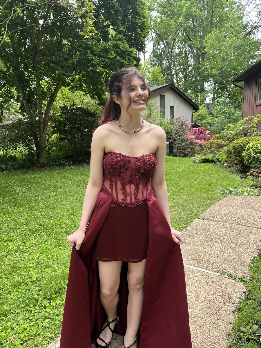 Mrs_ARockstar's tweet photo. On My daughter’s senior Prom?!?!? https://t.co/2cY4xA3iKw