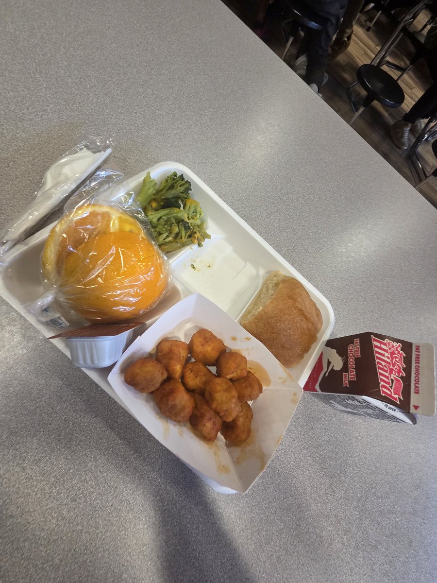 jloz82's tweet photo. My last time being a WATCH D.O.G.S. volunteer since it’s her last year in elementary school! It was a great day spending time with her, eating school lunch, enjoying recess, and watching her presentation on endangered animals. Proud dad moment! #DadMode #Memories https://t.co/MC6YpYpPpK