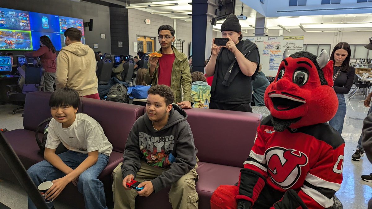 PlayVS tweet media