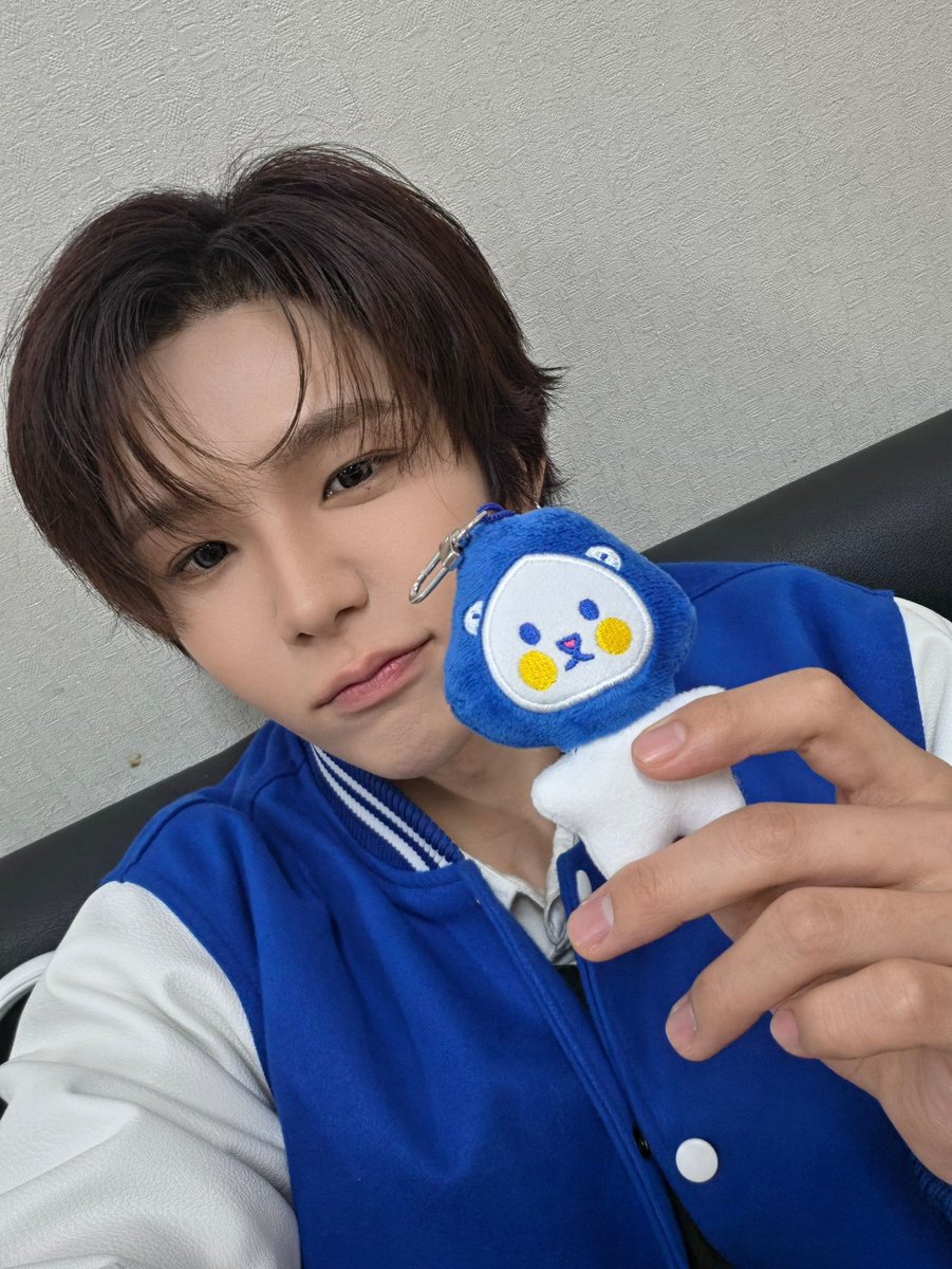 shoreundesuka's tweet photo. พอเปลี่ยนโทสับใหม่ละนังถ่ายเซลฟี่ตัวเองออกมาสวยทุกรูปเลยเนอะ https://t.co/dH9UJE4cUP
