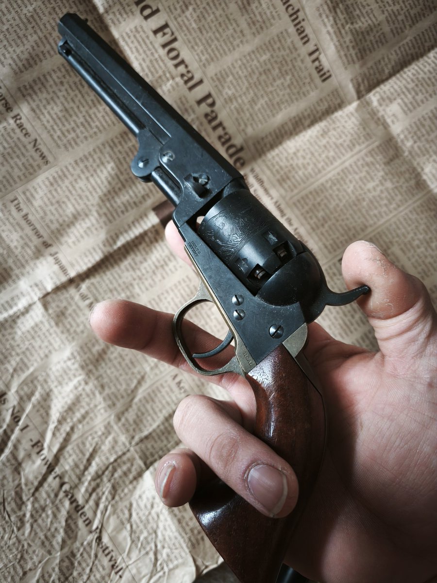 懐かしい物が出てきた…。 CAW製のスコフィールドリボルバーとM1849の