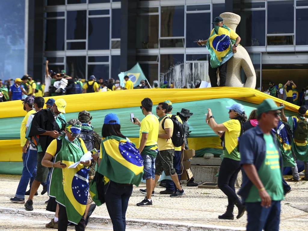Eixo Político tweet media