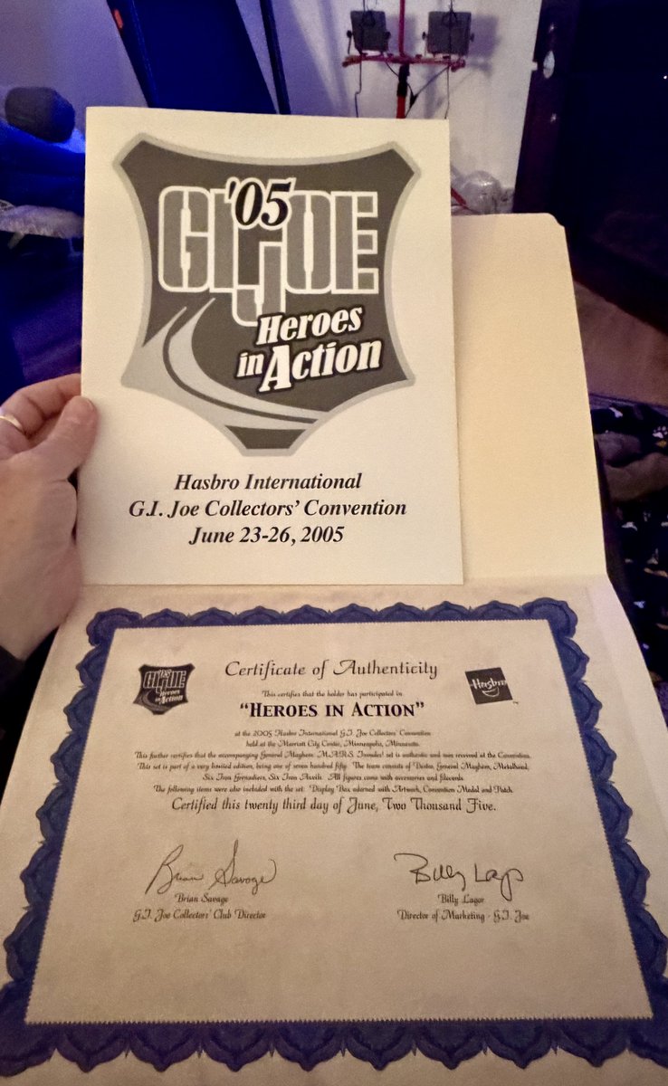 Rollout1984's tweet photo. Scored this 2005 GI Joe convention General Mayhem set today. Complete with COA, patch, pin, file cards and convention program.
#yojoe #cobra #oring #destro https://t.co/wYfGTsMJdj