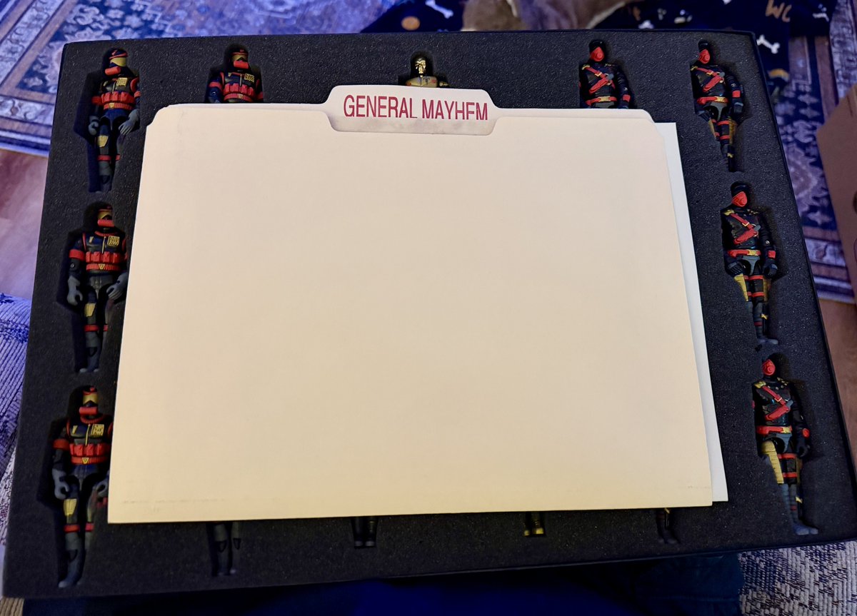 Rollout1984's tweet photo. Scored this 2005 GI Joe convention General Mayhem set today. Complete with COA, patch, pin, file cards and convention program.
#yojoe #cobra #oring #destro https://t.co/wYfGTsMJdj