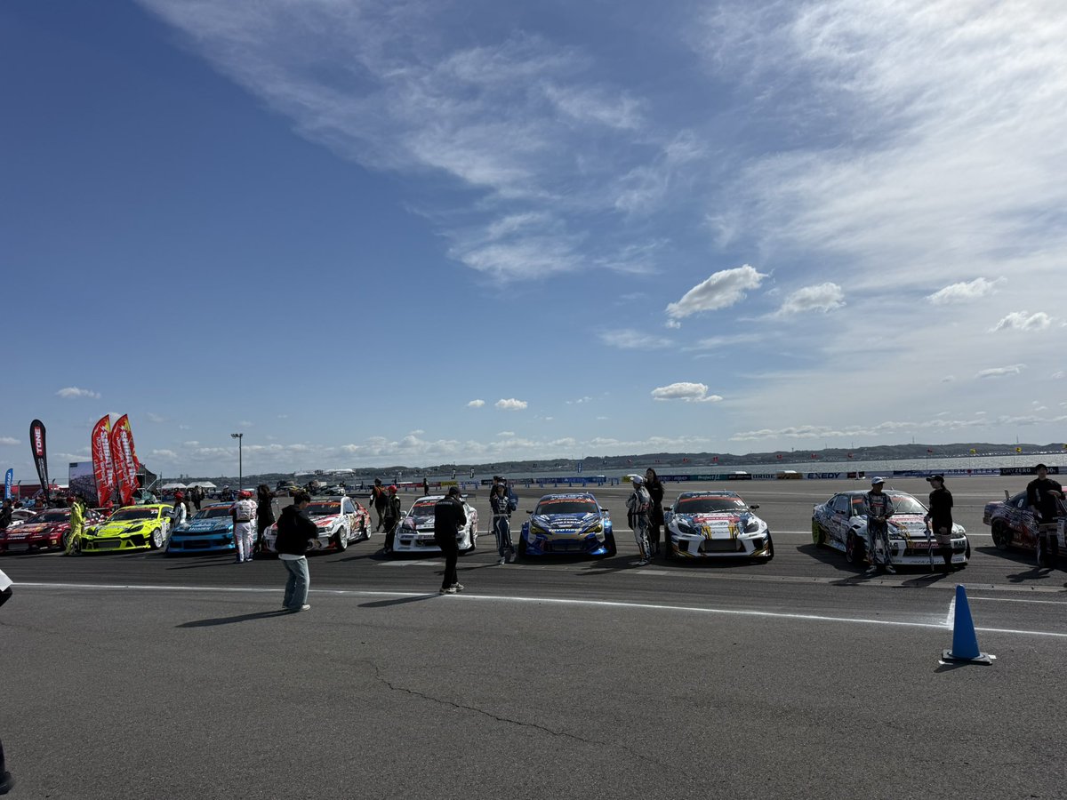FoxWorks88's tweet photo. D1GP Rnd.1  AICHI Sky Expo
TEAM BUZZ BREAK DRIFT
三好選手、粂選手オープニングセレモニーへ
#d1gp
#buzzbreak
#valino
#silkblaze
#mjstyle
#drift https://t.co/6MbUGUZVOp