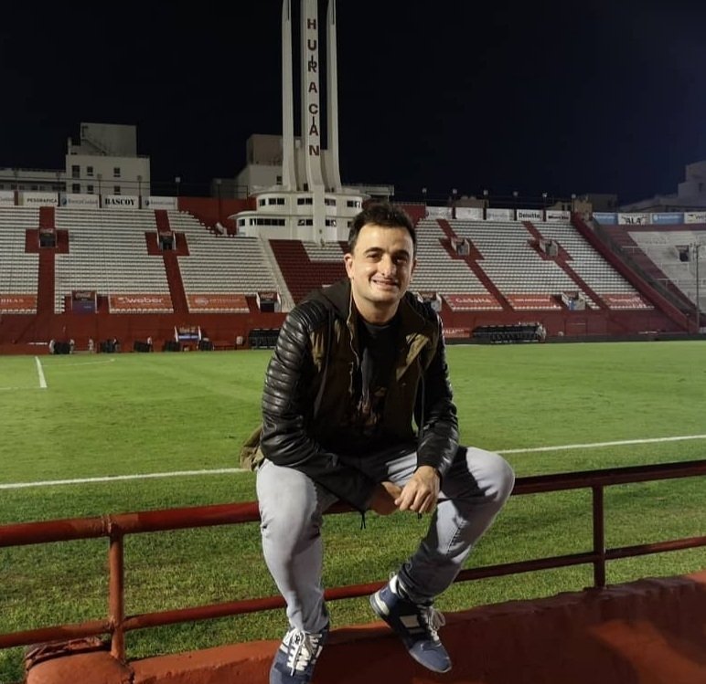 Laoncediez's tweet photo. AHORA @AriSchvartzbard, periodista deportivo, en @eraporabajo1110 #EraPorAbajo con @DiganmeRingo @Alejwall y @Andres_Burgo por https://t.co/QJjg0TquSs https://t.co/nNWyDRjqoN