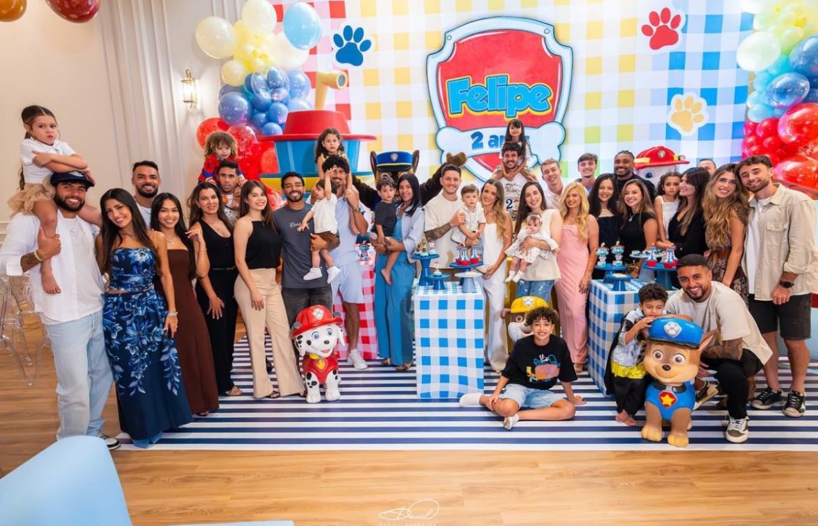 ser corinthiana não tá sendo o suficiente eu preciso fazer parte da família deles