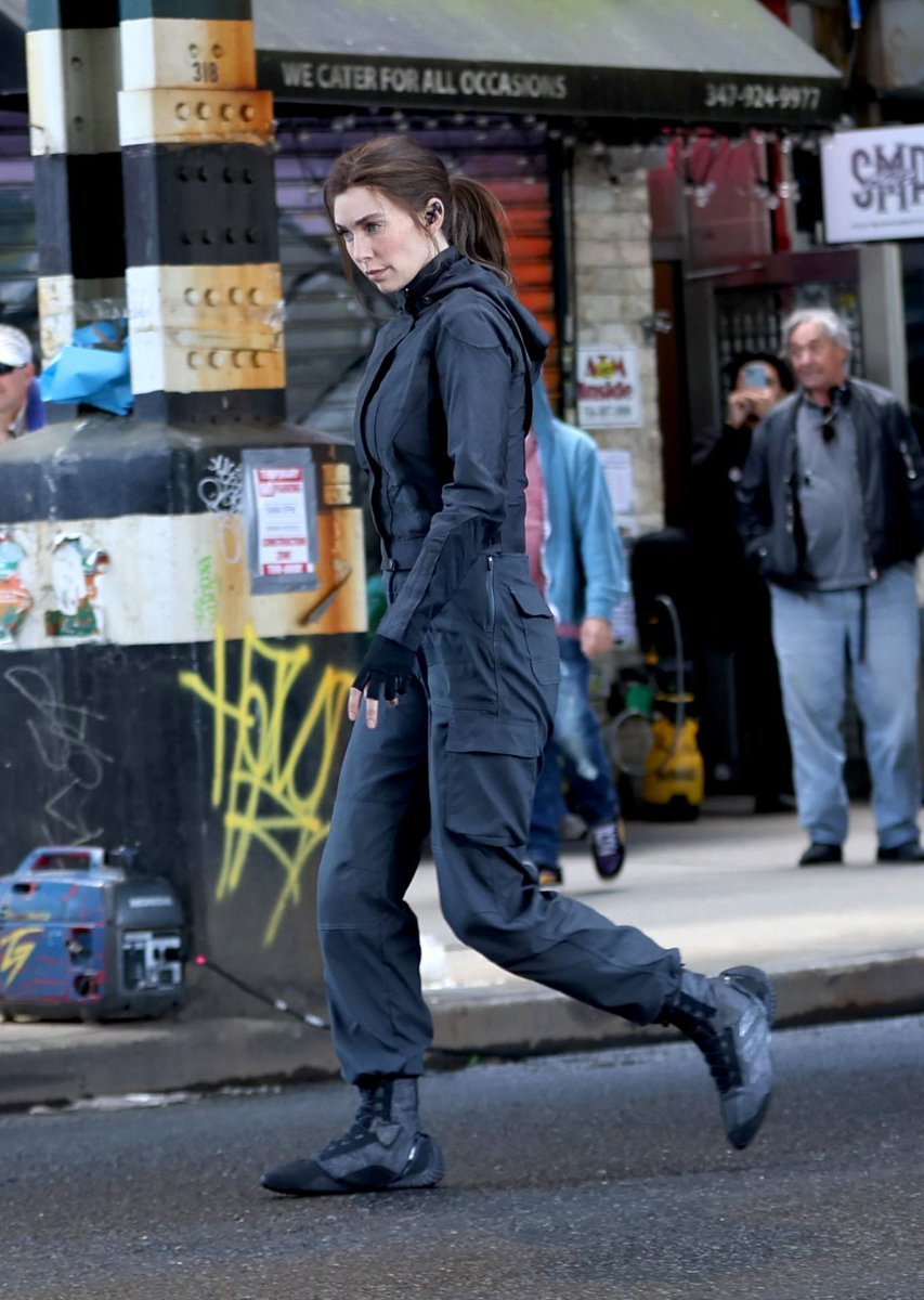 VanessaKirby_15's tweet photo. OMG Vanessa Kirby got that new york aura feeling going on https://t.co/l4cIdok27Q
