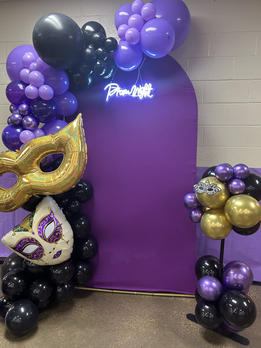 BLELancaster's tweet photo. Kinder Prom At BLE Is Live And In Full Effect!! Kiddos Are Having The Time Of Their Lives!! 🧡🖤🎉🎊@LancasterISD is https://t.co/EZtXSDA9e0