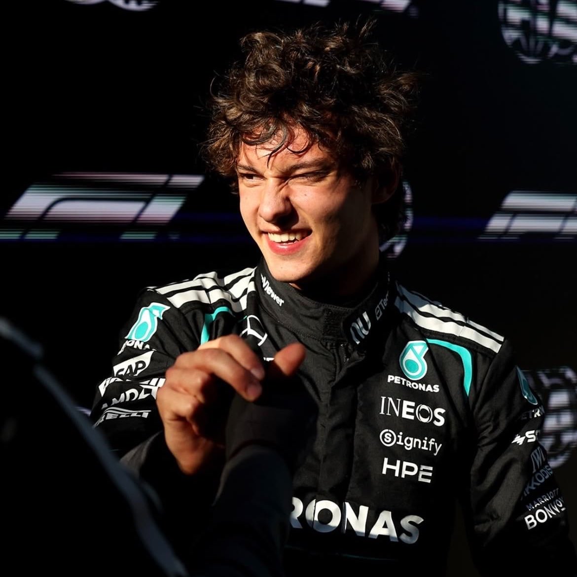 everlandou's tweet photo. happyy #f1twtselfieday ;)) https://t.co/RAjUBuEuYg