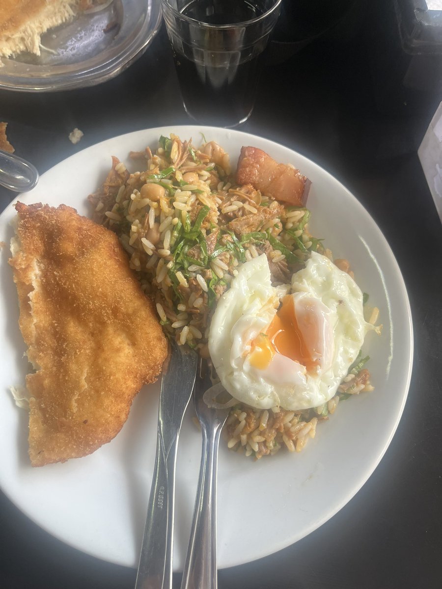 wluisdm's tweet photo. @Ramon_Pego @felipedm1219 quando eu fui, pedi pra incluir um mexidão no lugar de arroz normal com um ovo estralado em cima https://t.co/pXUjuUFqpP