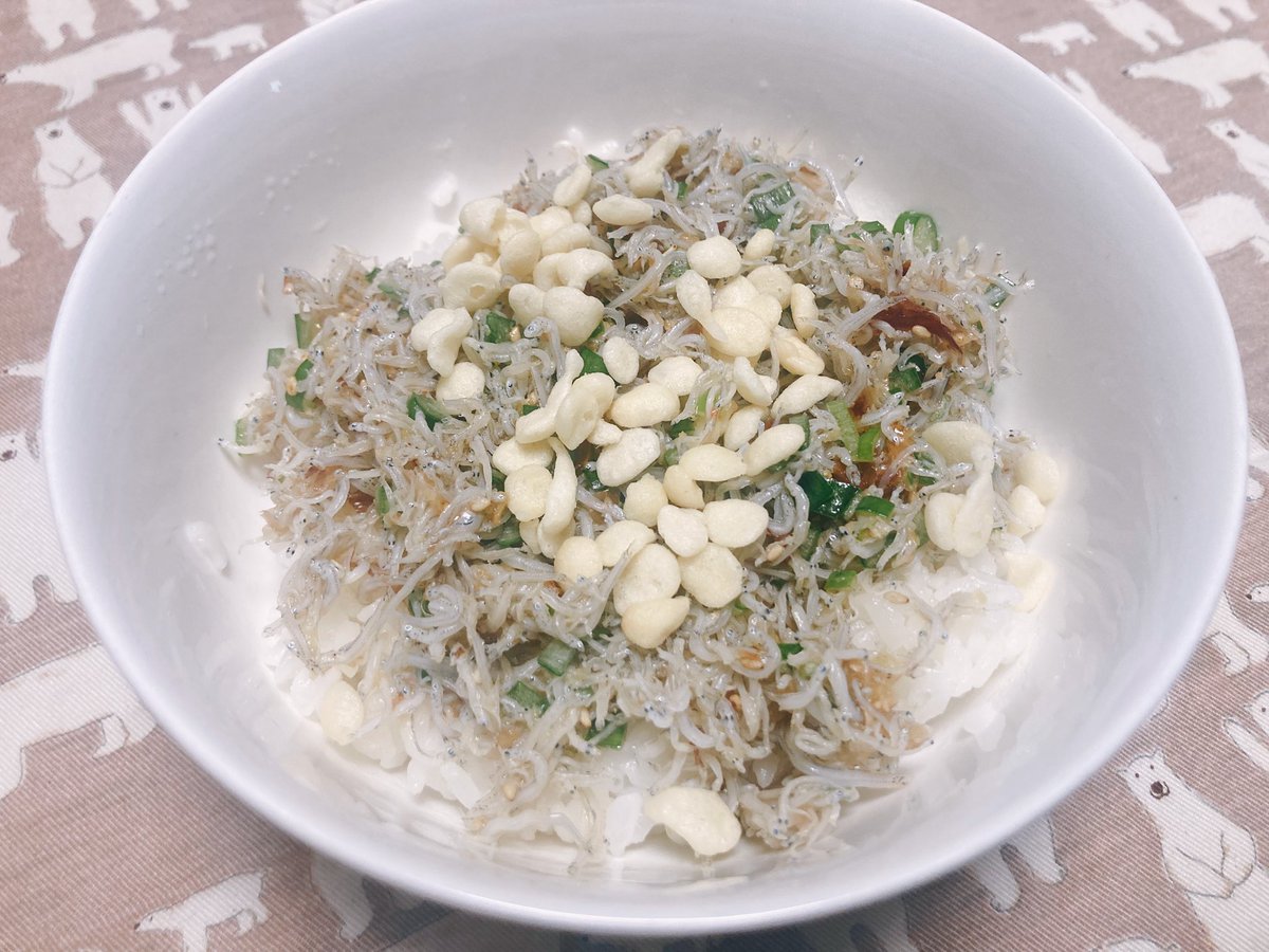 000__ooo__000's tweet photo. #以蔵飯
#朝ごはん
しらすを大量にいただいたので

しらす丼 https://t.co/NKdzCLD9EF