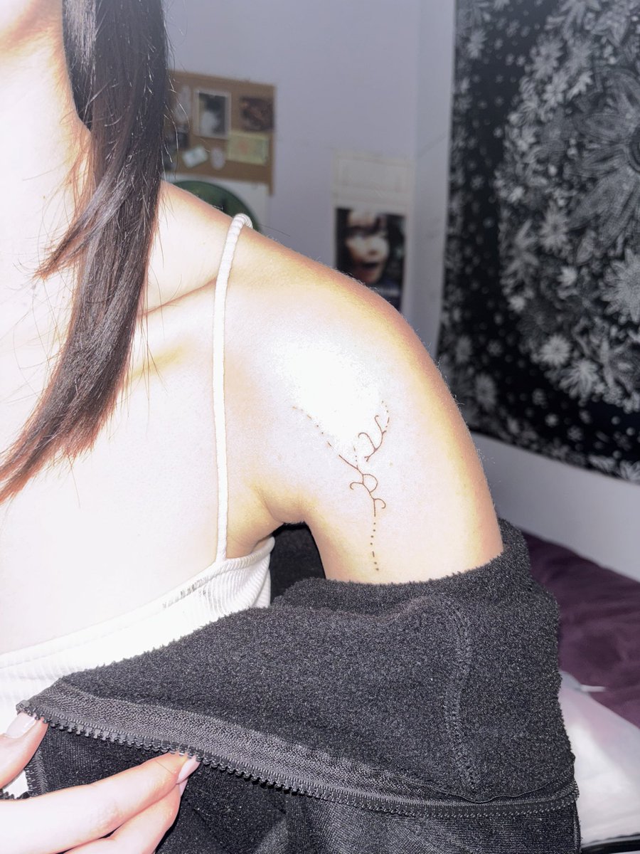 megbles's tweet photo. #handpoke ❤️ grazie macchia forever https://t.co/HBrMFOWrSm