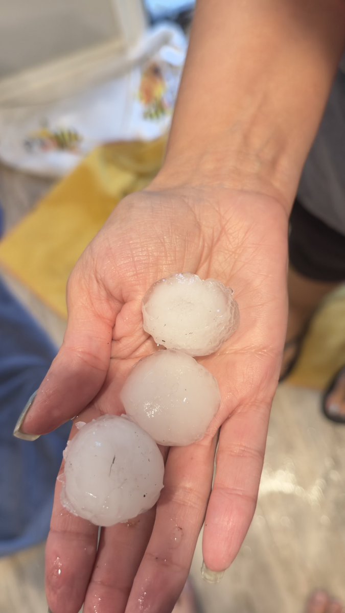 sbailey2428's tweet photo. @JimCantore @jamesaydelott 
Massive hailstorm in Owasso, Oklahoma. Went on for about 15 minutes! https://t.co/5S7Sv9Hc7m