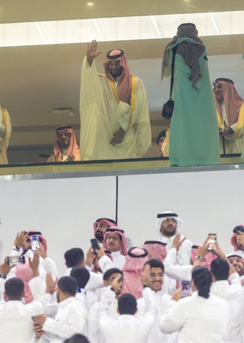تشريف سمو سيدي ولي العهد لـ #نهائي_كأس_الملك وسط انشغالاته التي لا تخفى على الجميع بمثابة هدية غالية لكل شباب الوطن