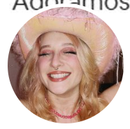 mds minhas fotos do twitter e do instagram sao iguais (sorrindo de olho fechado e de chapéu)