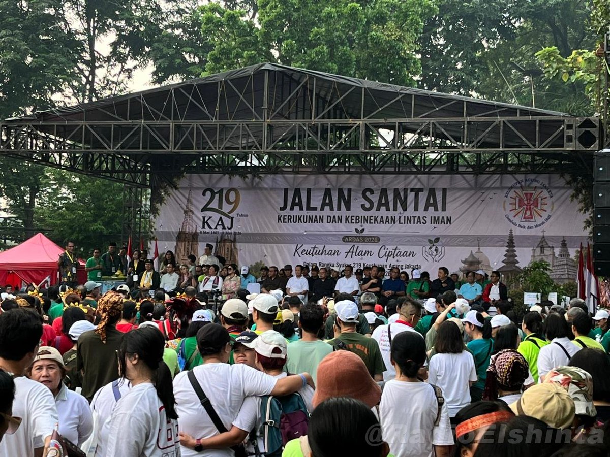 RadioElshinta's tweet photo. Gubernur DKI Jakarta Pramono Anung bersama Menteri Agama RI Nasaruddin Umar tiba di Gereja Katedral dan akan secara resmi melepas kegiatan Jalan Santai Kerukunan dan Lintas Agama, Sabtu (9/5) pagi. 📸Irf
#KerukunanUmat
#LintasAgama
#JakartaDamai
#PramonoAnung
#NasaruddinUmar https://t.co/DpUakPmJ4P