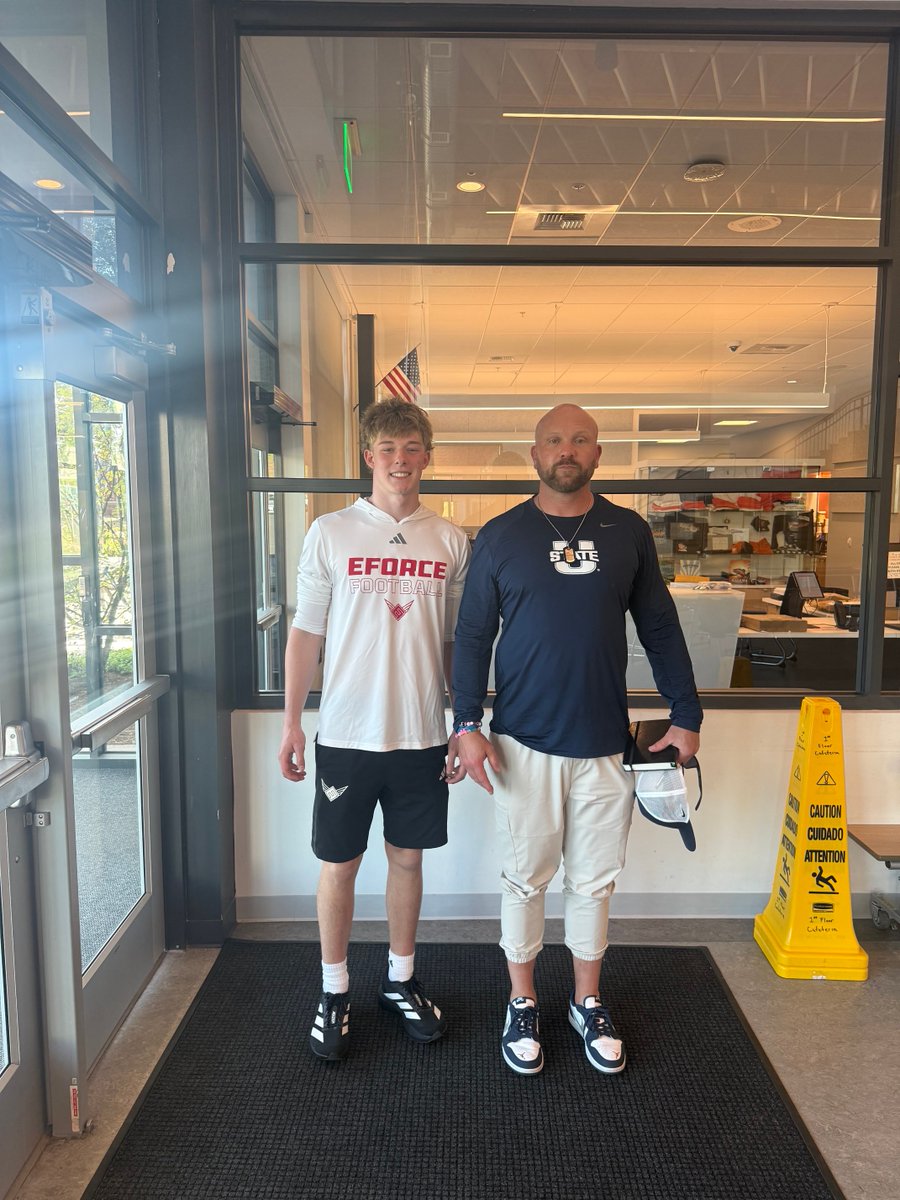 henrysigfridson's tweet photo. Thankyou @Janimal84 for stopping by and taking the time to have an amazing conversation! Excited for the future 
⁦@KalamaFootball⁩ @eforcefootball @DanBrown4108 @jpulou ⁦@skyler_ridley⁩ @CoachMJohns https://t.co/Xs9rbr8njH