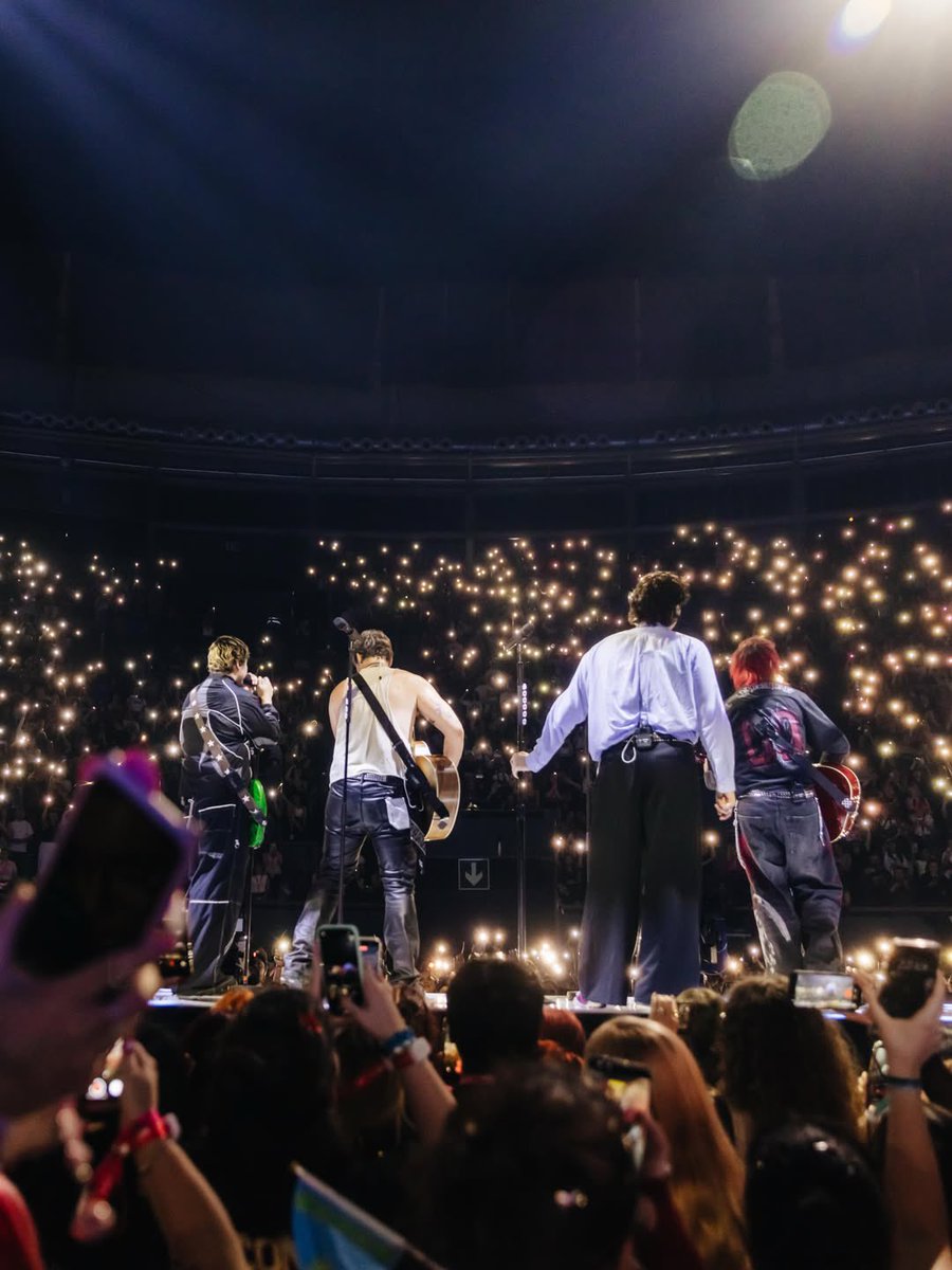 5SOSDigest. tweet media