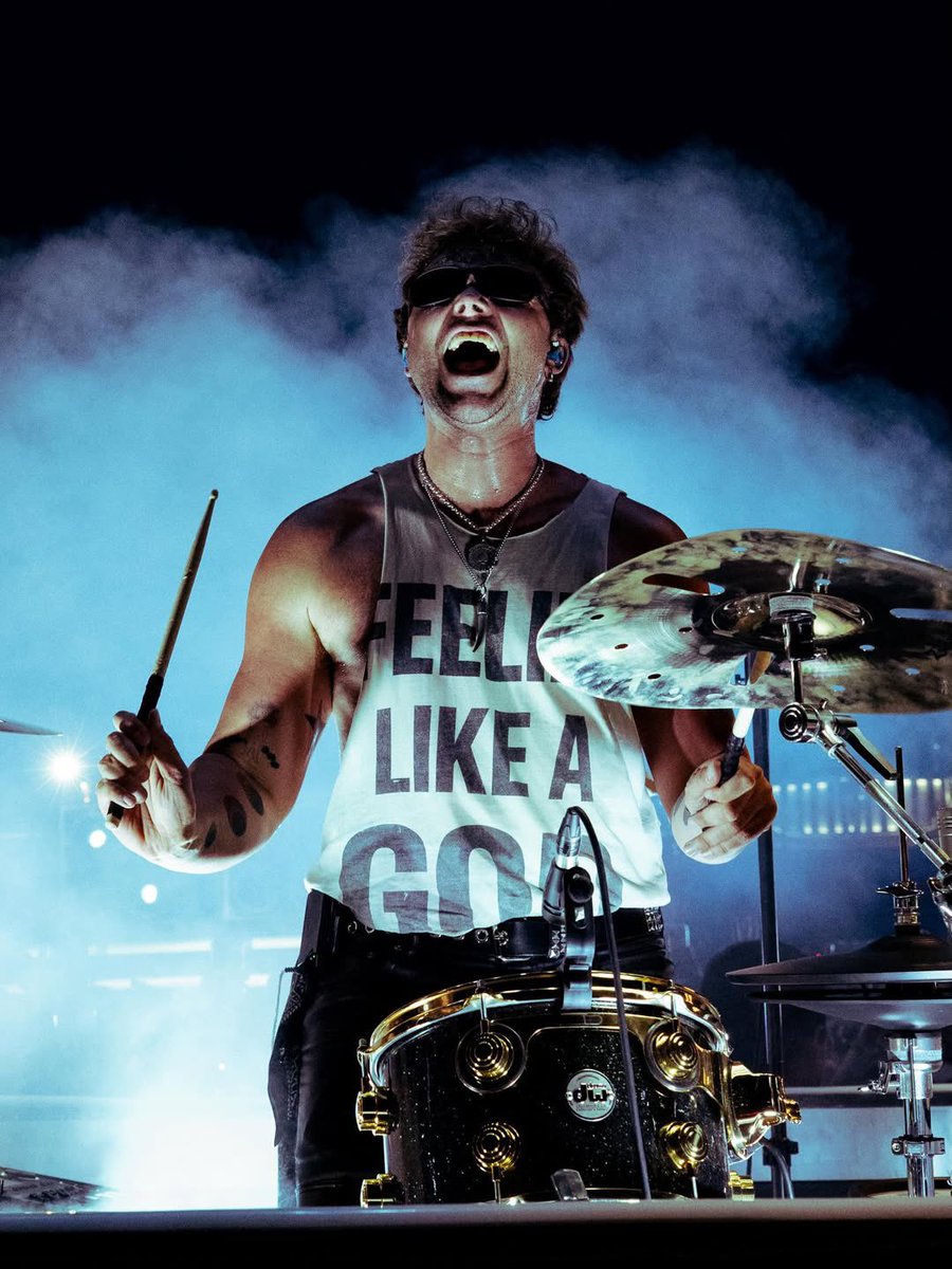 5SOSDigest. tweet media