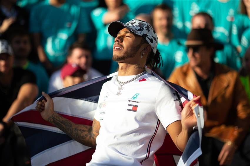 lewsinner's tweet photo. En esta cuenta Lewis Hamilton es una religion, una forma de vida
No existen el resto de pilotos al lado de el, no existe deporte sin el
Es lo mas grande que le paso al universo https://t.co/1VC0ogv94F