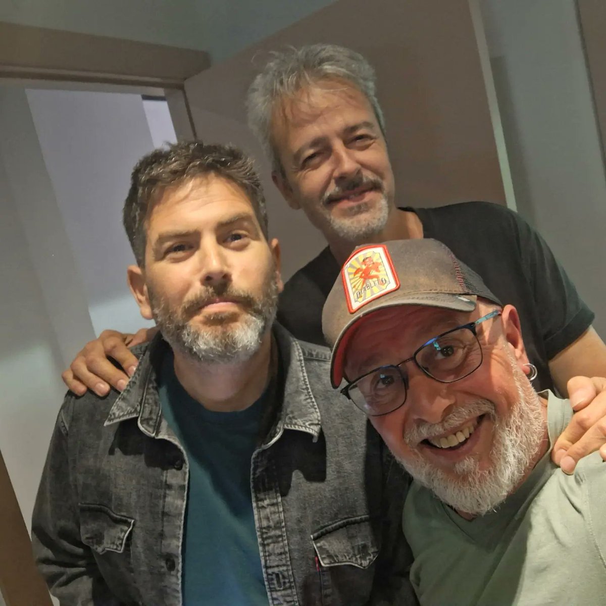 EstopaCba's tweet photo. 📀 Estopa en el estudio 🎤🎸🎧 https://t.co/7sinBKCcJQ