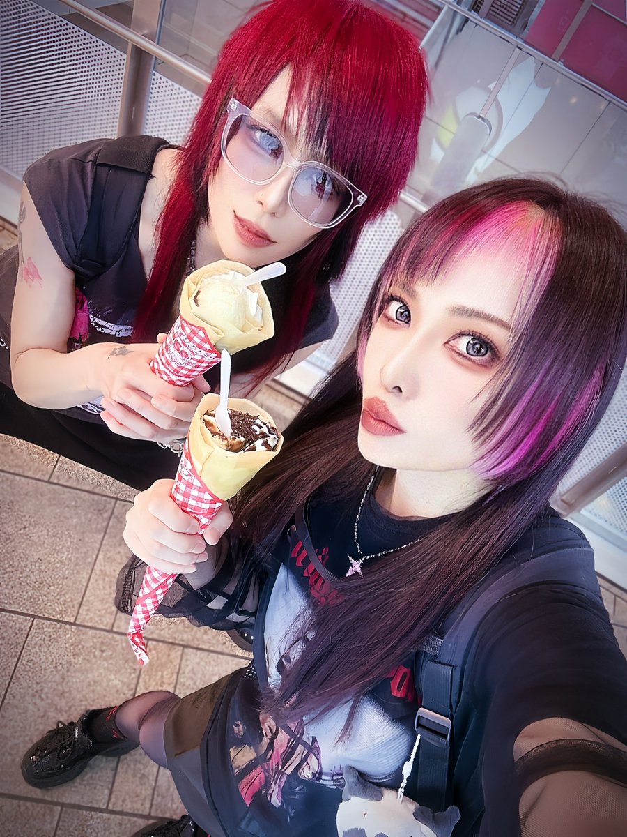 昨日はインライありがと✨️
ヒコにゃんがクレープ奢ってくれた💕
#DANGERGANG #v系 #ガールズバンド