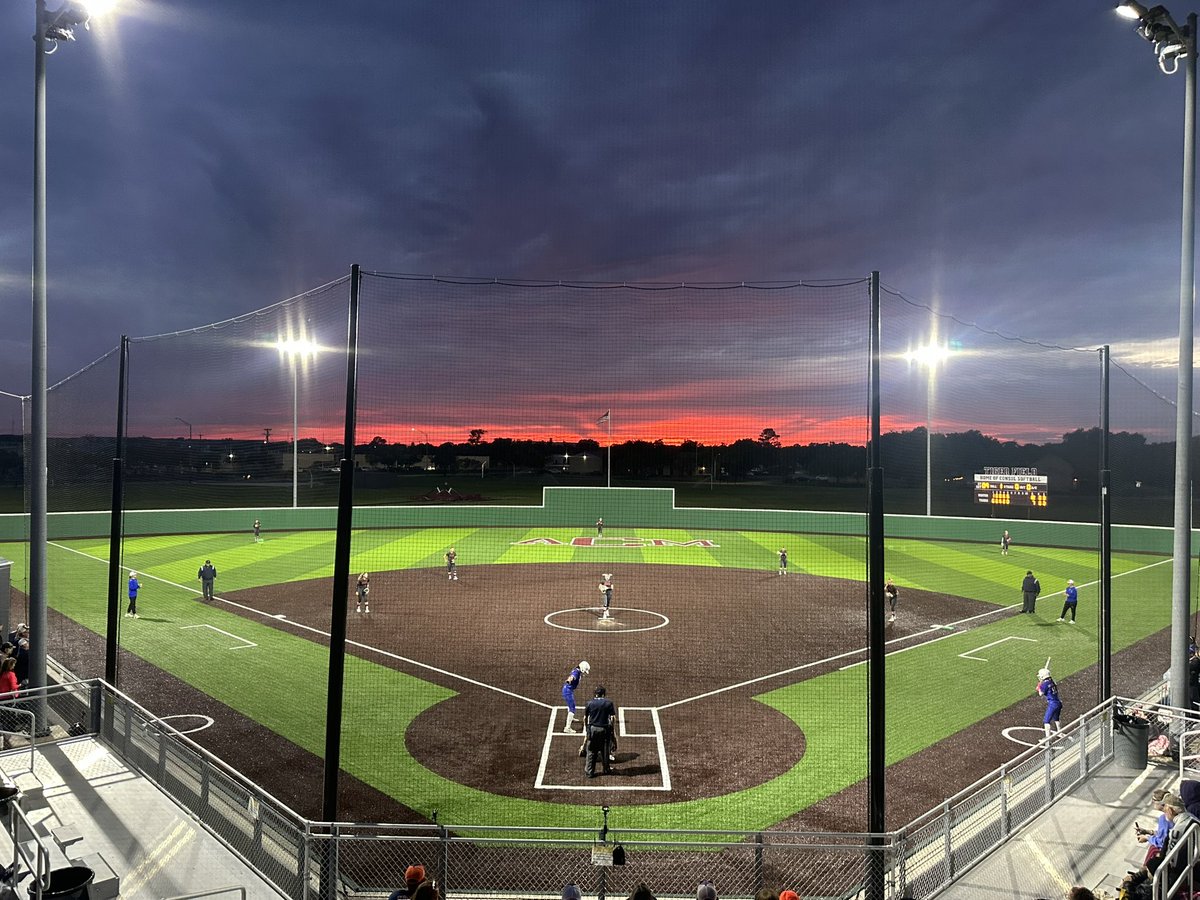 Zachary0122's tweet photo. Working with the best game day staff I could ask for. These people have been working their butts off to make sure we are representing AMCHS and CSISD well! 
@AMCHSTigerClub @CSISDAthletics @CSISD @ConsolHS @amc_softball https://t.co/sVYnM4cGGV