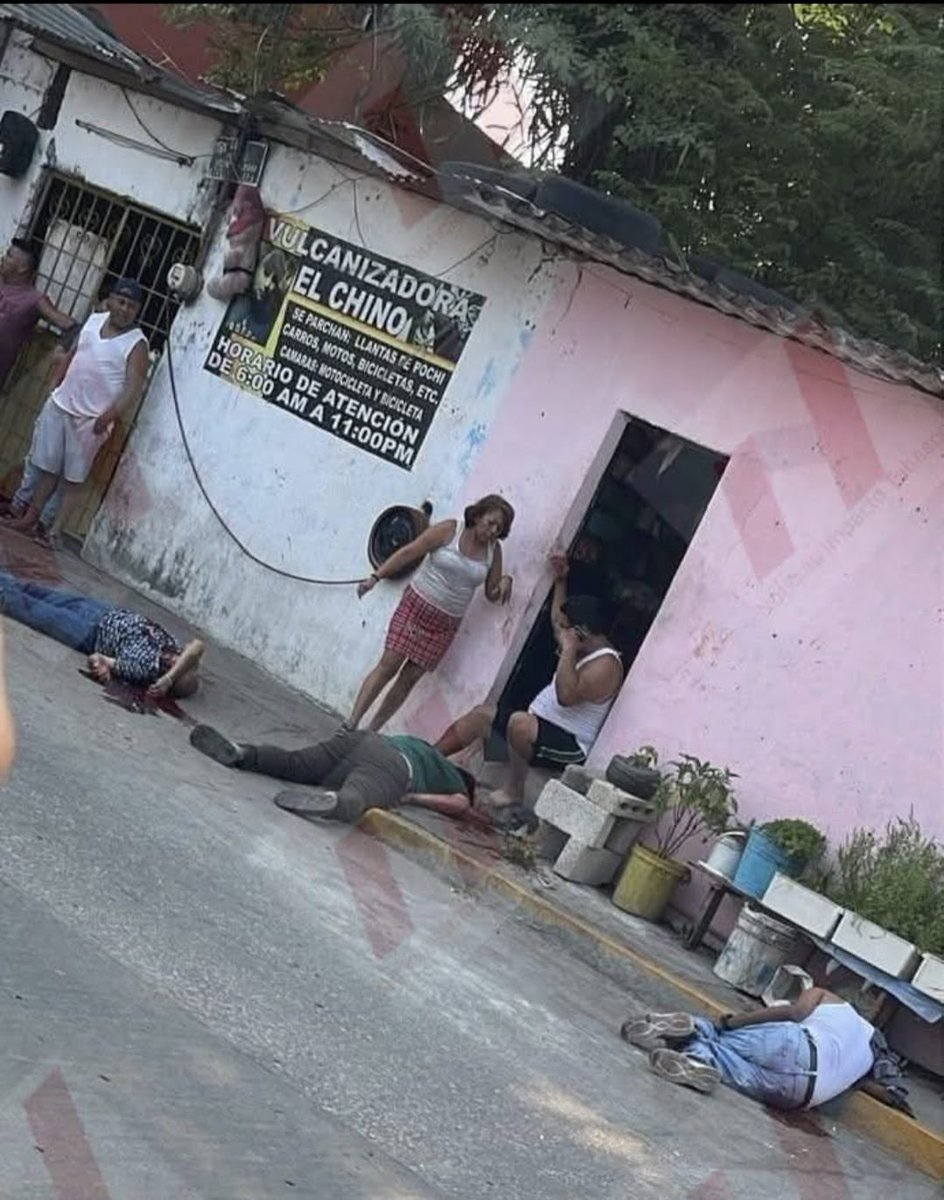 Feria de ejecuciones
Mientras hoy metieron a toda la policía al parque ferial, el resto de la ciudadanía se encuentra descuidada, ejemplo de ello lo que pasó hoy en la Col. Gaviotas donde hubo tres asesinatos.