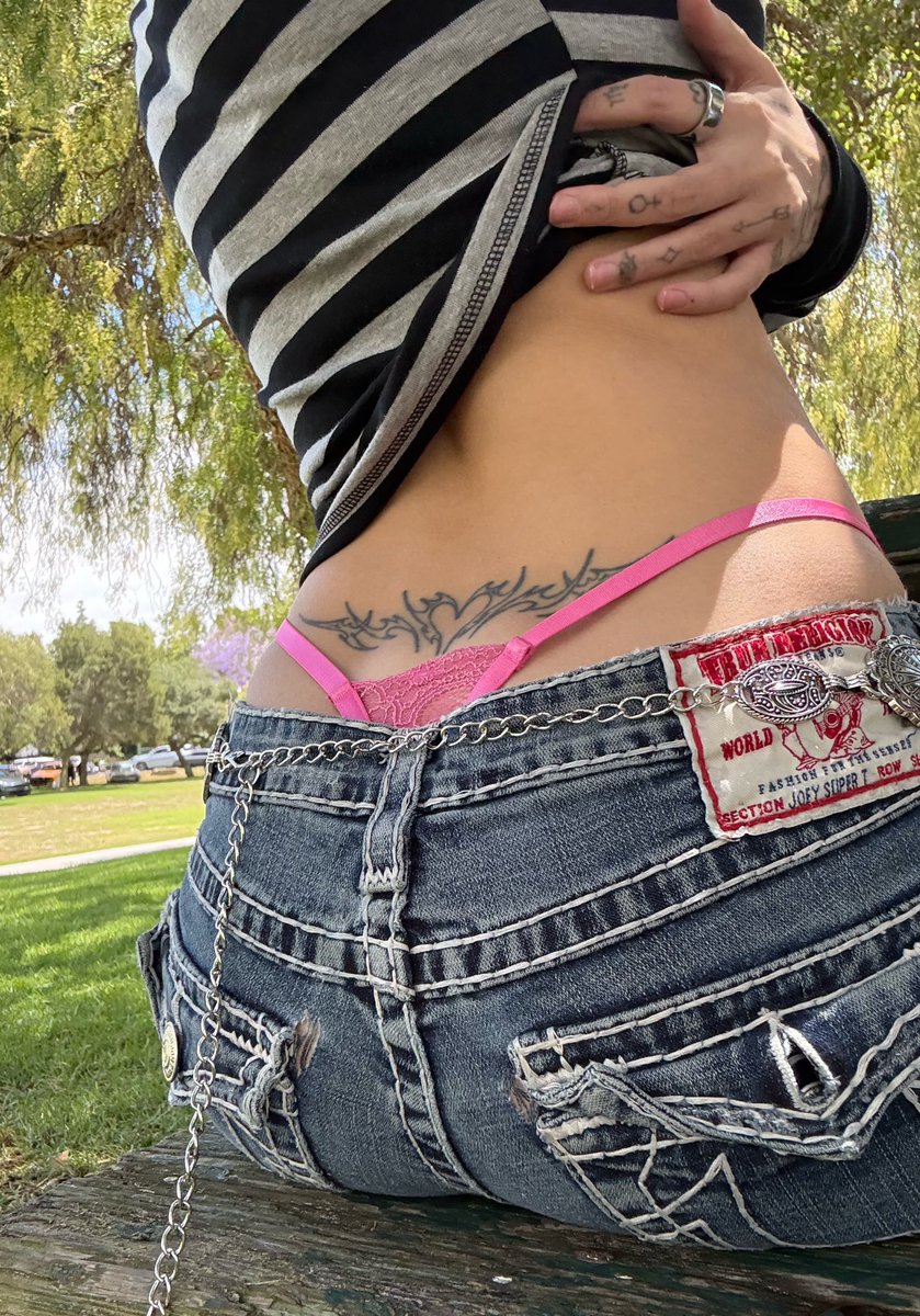 charleygrayyy's tweet photo. here are the outtakes from my iconic thong pic https://t.co/AinDWKOyc7