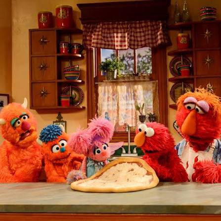 ElmoCharitySol's tweet photo. Me and my gang made pizza for dinner tn what toppings am I missing? https://t.co/Pn18iW3fVM