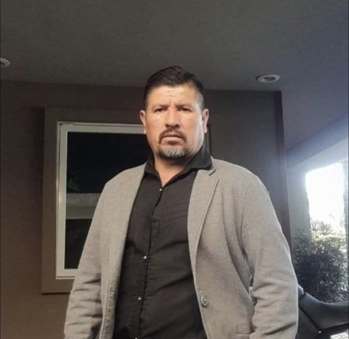 MexHomeless's tweet photo. Como ven a mi tío para sacarle toda la leche ¿quieren ver cómo da leche? RT para más #gay #hetero #maduro https://t.co/BaDWKphprY