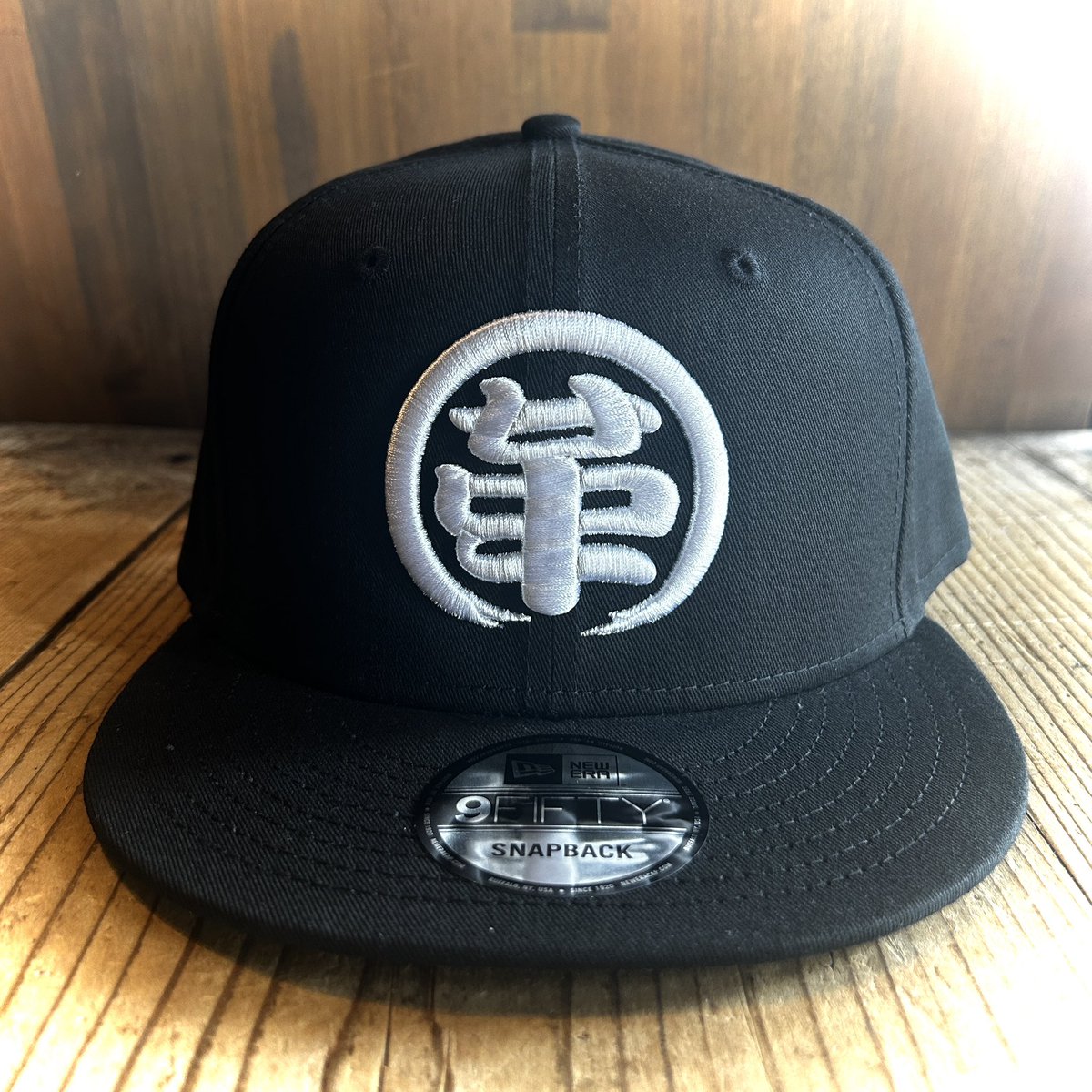 unionjap's tweet photo. ★★★

NEW

BLACK PALMS HAYAMA original

〜CAP〜

Vol.１  【革】

BLACK × WHITE/3D刺繍

NEW ERA  
9FIFTY『snap back』
Cotton100% https://t.co/Nohay9oonE