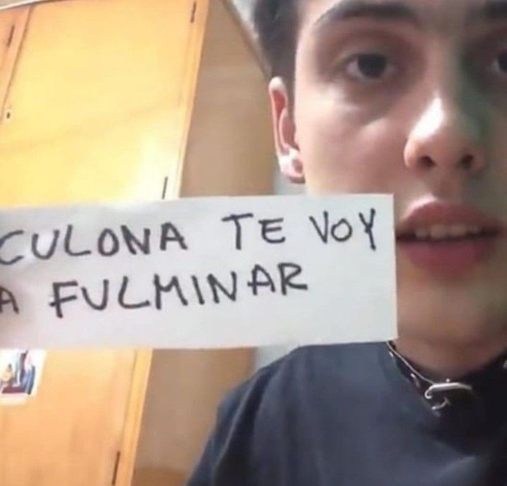 devilie_vall's tweet photo. Mi papá me quería devolver plata q le preste y mi mamá le dijo que NO https://t.co/xNjUecvElL