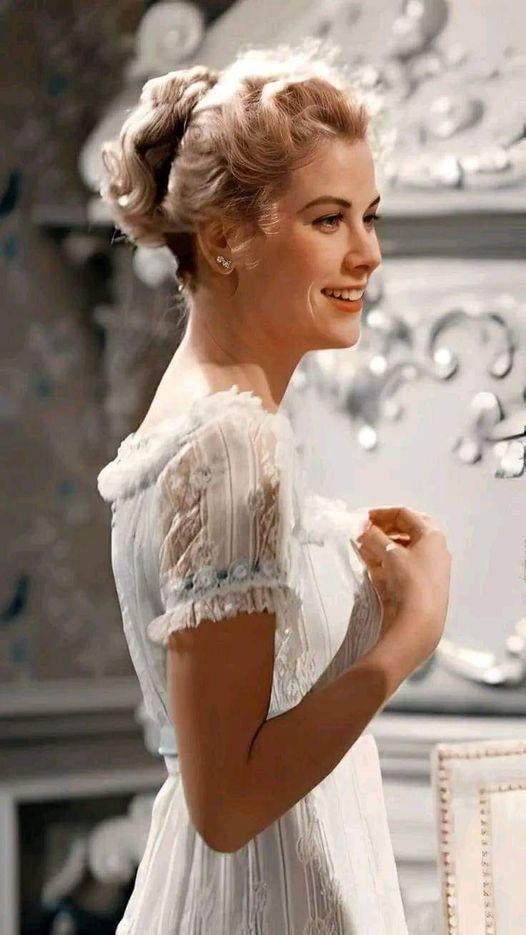 CutiesVintage's tweet photo. Grace Kelly (1929 – 1982) American actress and Princess of Monaco https://t.co/CQ7R8VaCRy