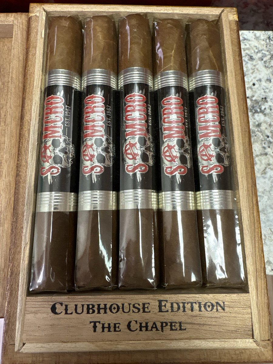 LouieLodes's tweet photo. Cool box. Cigars are mid. 
#sonsofanarchy
#samcro https://t.co/aFjG5VQIDm