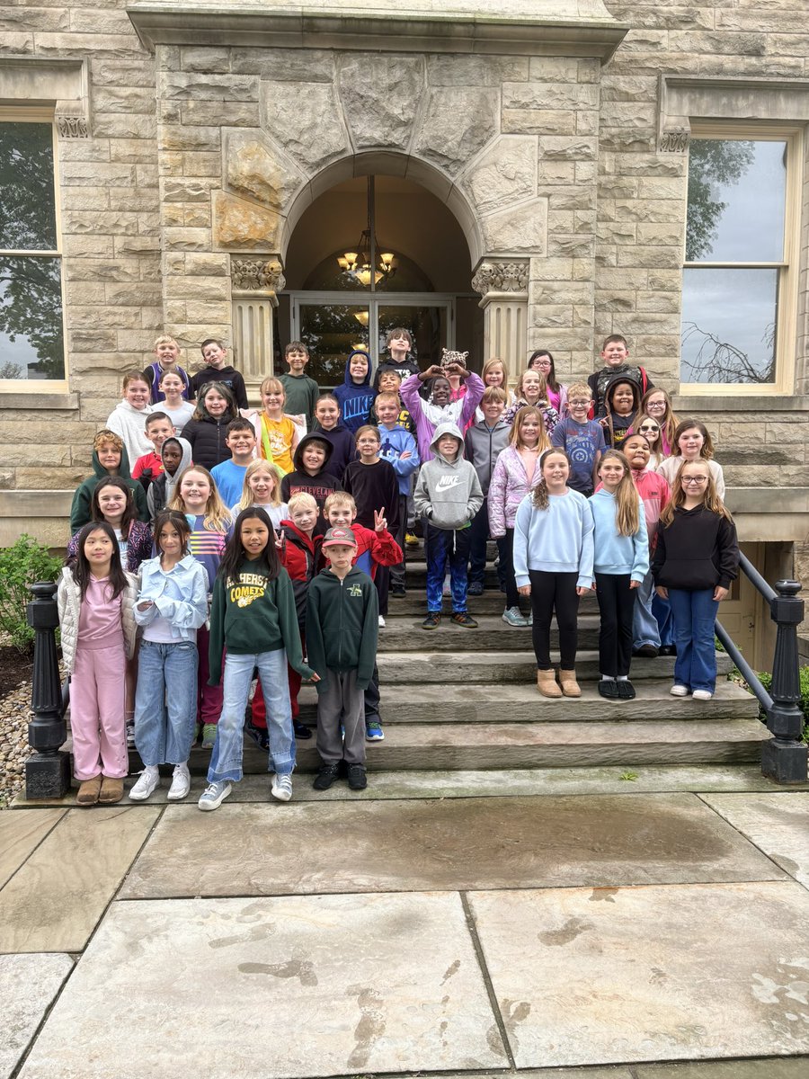 MrsHammond3rd's tweet photo. Making memories in 3rd grade at City Hall and Hastee Tastee #Powers3rd @dever_tina https://t.co/I297T3k5b3