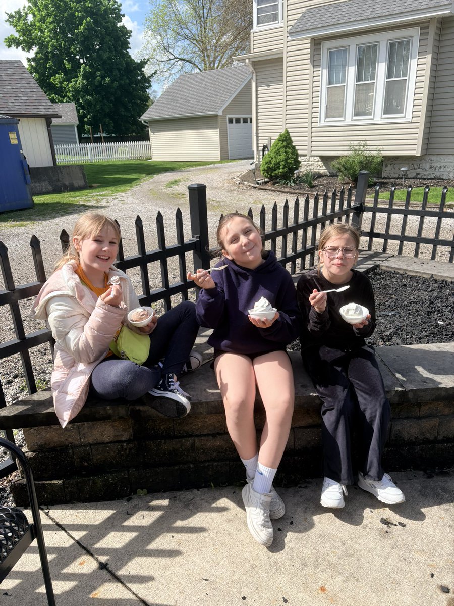 MrsHammond3rd's tweet photo. Good friends, good memories #Powers3rd @dever_tina https://t.co/jN8BdclqkY