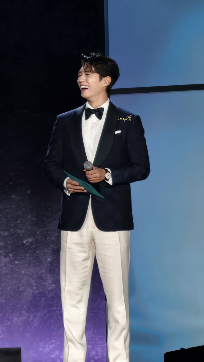 sfc_jujulee's tweet photo. Deat  my lifelong friend @bogummy 🩵
When shall we meet next time ? 🫠

#박보검 
#bogummy 
#朴寶劍 
#baeksangawards 
#20260508 https://t.co/GNx3MteX2X