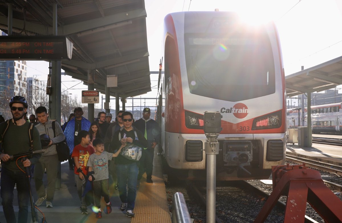 Caltrain tweet media