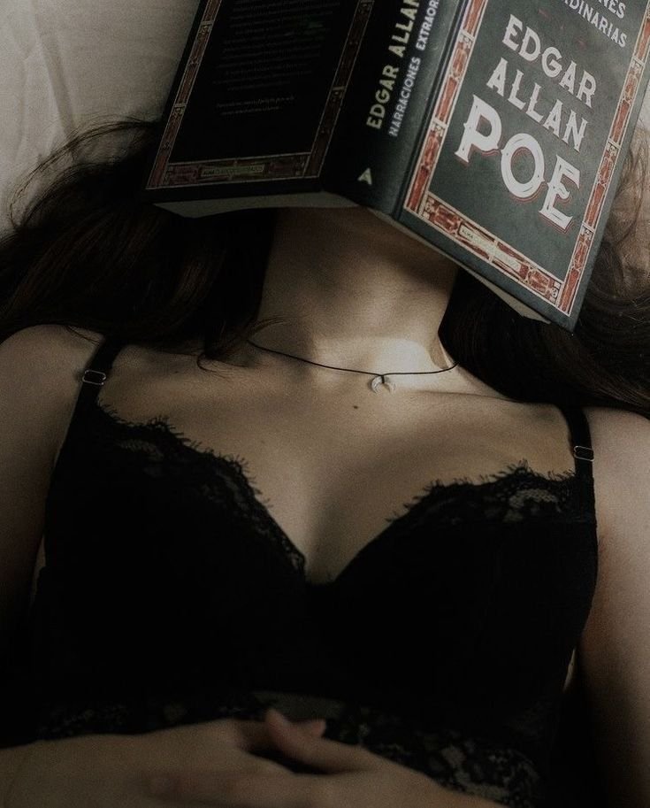 DeducedJane's tweet photo. She fell asleep reading. https://t.co/y1bJ0mRPzg