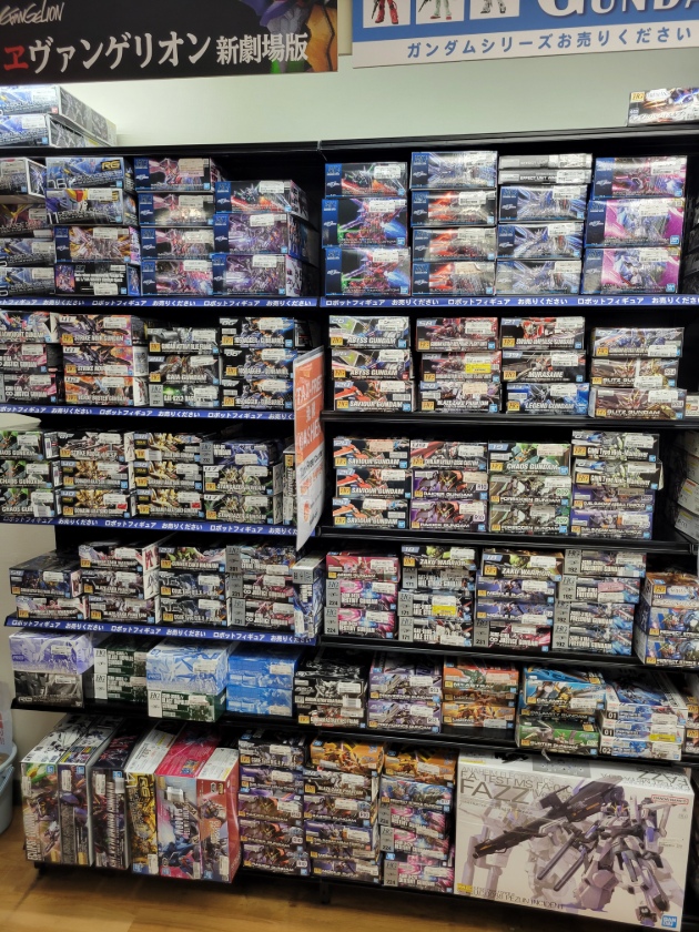 BOOKOFF10822's tweet photo. 🐈‍⬛売場拡大しましたぁぁ🐈‍⬛

昨日、ガンプラが約200点入荷しました‼️‼️
売場も拡大済みです☺️

ガンプラ好きはぜひ当店まで✨

＃ブックオフ三宮 ＃ガンプラ ＃プラモデル https://t.co/Jg1KeWQ6KJ