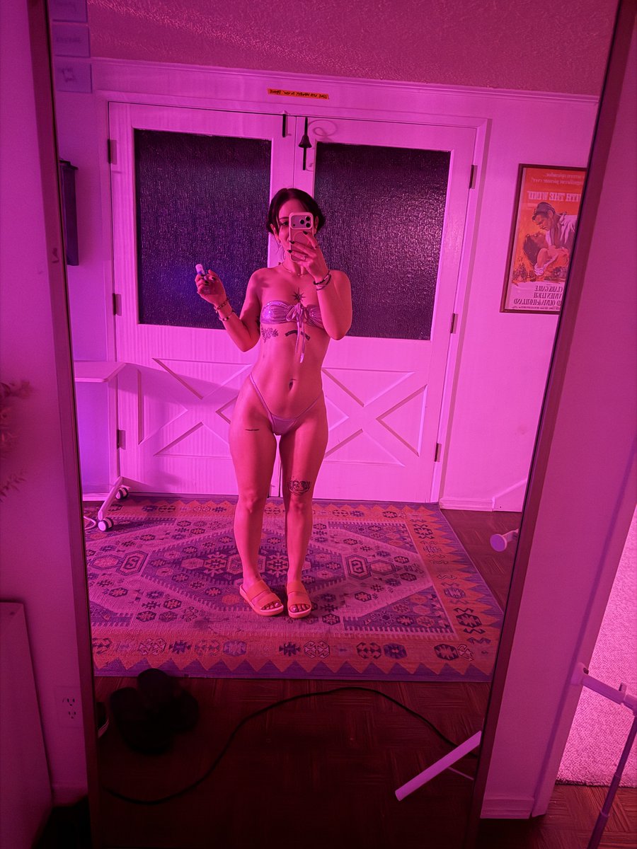 NakedBakers's tweet photo. Got one more video coming out tonight featuring Sarah. It’s a super hot one especially when you keep in mind it was her first time letting a guy film her. She had only made solo content before this 😎

w/ @CinnaBunni143 https://t.co/agFPr2Ijcl