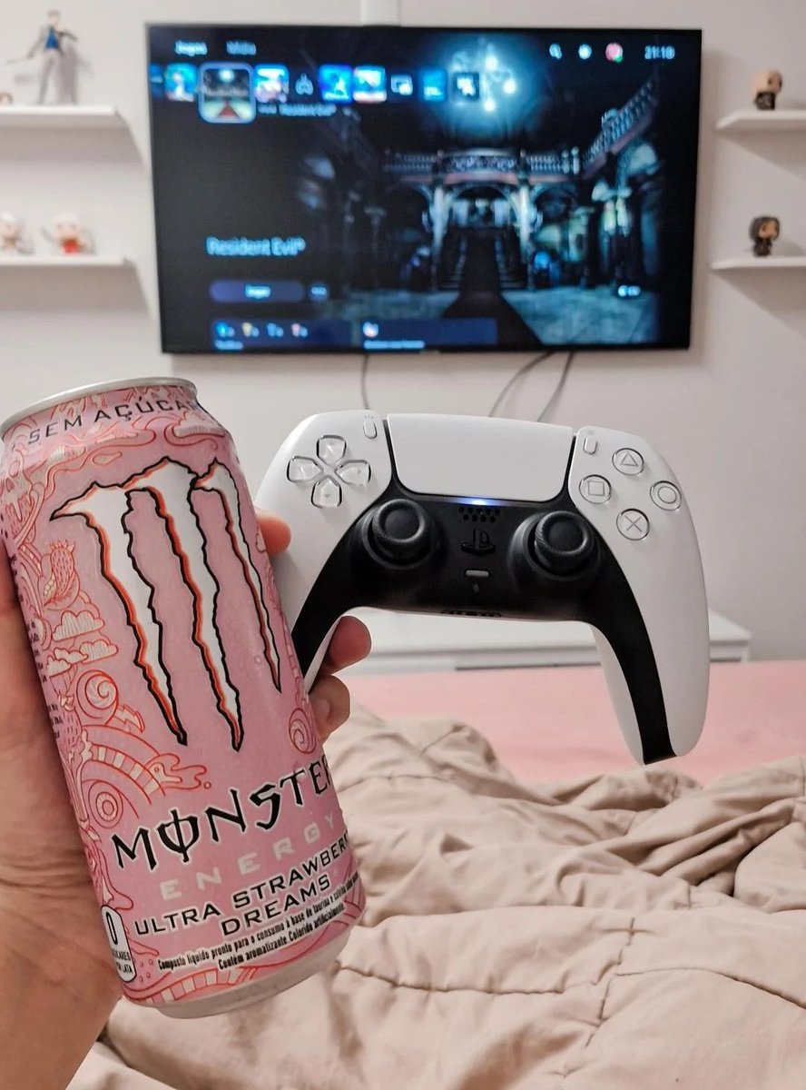 Meu namorado é a minha PSN particular, se eu quiser um jogo vou lá e baixo da conta dele, a vida é uma MARAVILHA kkkk